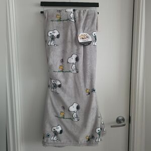 NWT Snoopy Peanuts Berkshire Plush Valentine's Day Throw Blanket